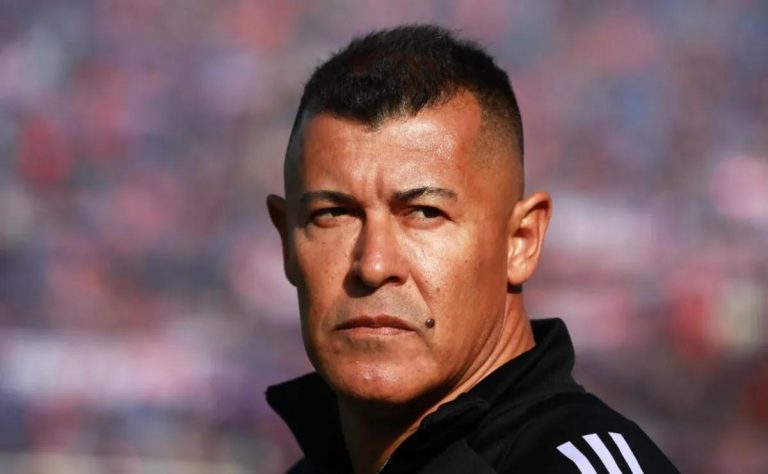 Colo Colo en Crisis: Derrota en el Superclásico Intensifica las Críticas hacia Jorge Almirón y Aumenta la Presión para su Renuncia 2025-07-14T10:55:39.000Z.jpg