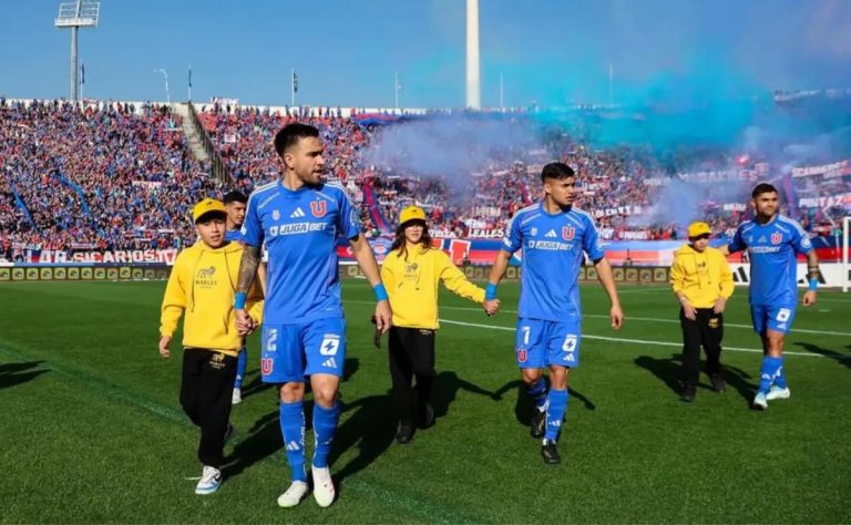 Universidad de Chile hace historia con emocionante triunfo 2-1 en el Superclásico contra Colo Colo y se impulsa hacia la Copa Sudamericana. 2025-07-14T16:12:12.000Z.jpg