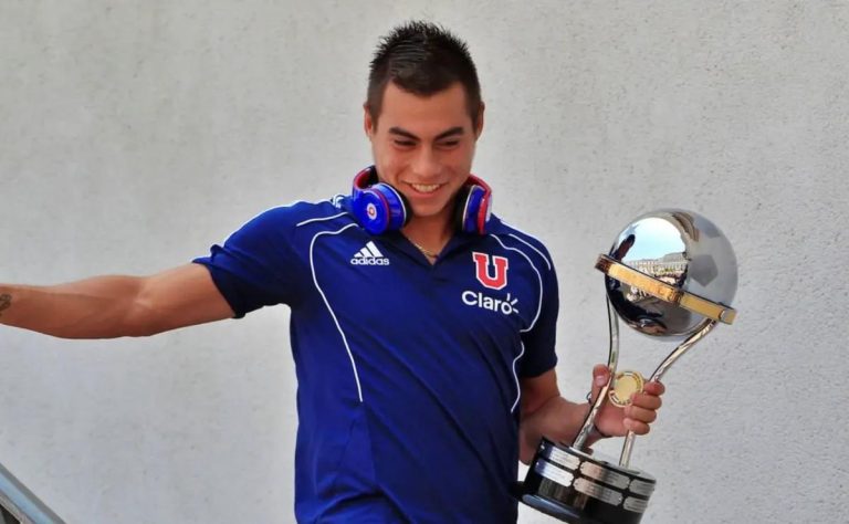 Incertidumbre en la Universidad de Chile: Afición espera el ansiado regreso de Eduardo Vargas en medio de rumores y expectativas. 2025-07-22T15:24:16.000Z.jpg