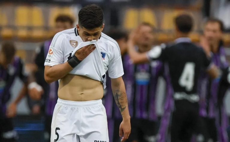 Colo Colo cae 0-2 ante Real Valladolid en amistoso del centenario: errores defensivos y goles claves marcan la derrota 2025-07-23T21:55:53.000Z.jpg