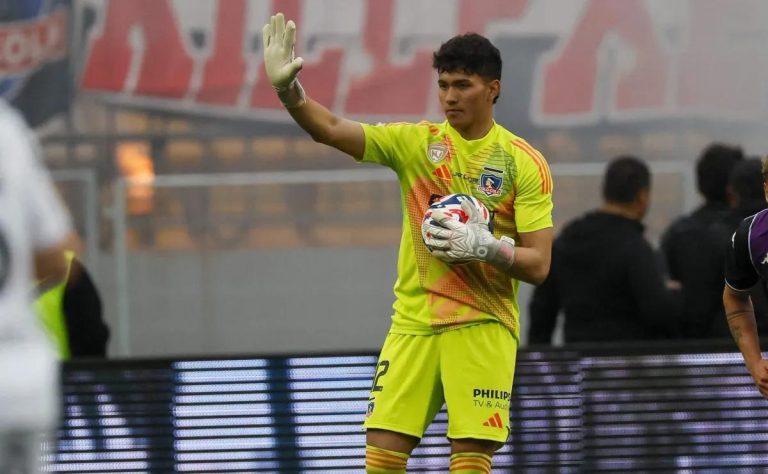 “Eduardo Villanueva Debuta en Colo Colo Durante Derrota Ante Real Valladolid: Un Aprendizaje Clave para el Futuro del Joven Portero” 2025-07-24T02:30:28.000Z.jpg