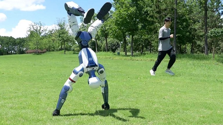 Unitree R1: El Robot Humanoide Accesible con Inteligencia Artificial que Revoluciona la Robótica Doméstica 2025-07-27T16:49:50.000Z.jpg
