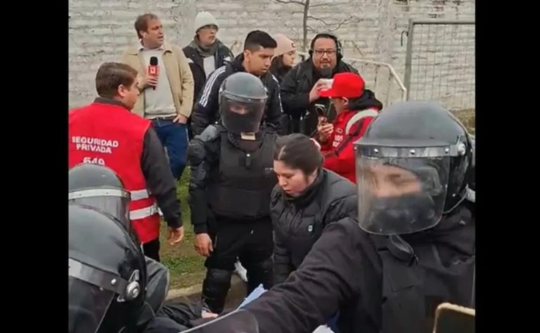 Colo Colo vs O’Higgins: Empate en San Fernando opacado por agresiones a Aníbal Mosa y enfrentamiento con la prensa 2025-07-27T19:55:43.000Z.jpg