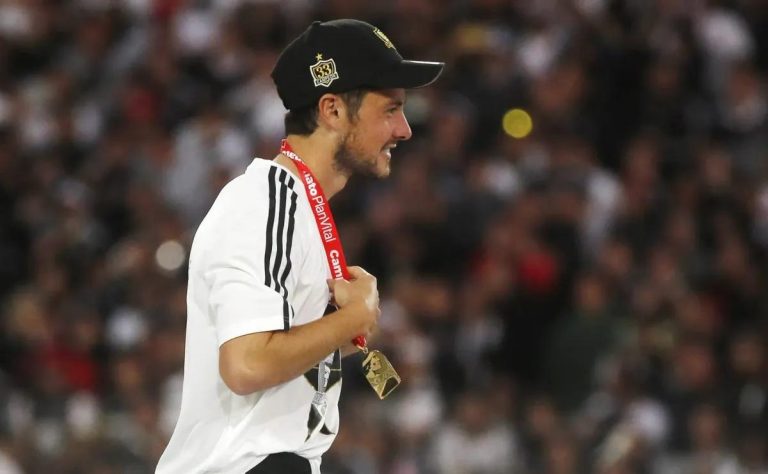 Marco Rojas “Kiwi Messi” anuncia su retiro del fútbol profesional a los 33 años dejando un legado en Colo Colo y planeando inspirar a las futuras generaciones 2025-07-28T22:06:25.000Z.jpg