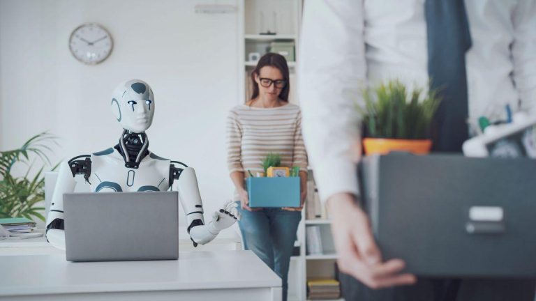 La Inteligencia Artificial Revoluciona el Mercado Laboral: ¿Qué Profesiones Están en Riesgo de Extinción en 2023? 2025-07-29T18:27:19.000Z.jpg