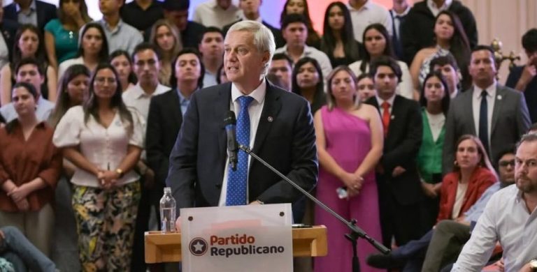 José Antonio Kast lidera preferencias presidenciales según última encuesta Cadem