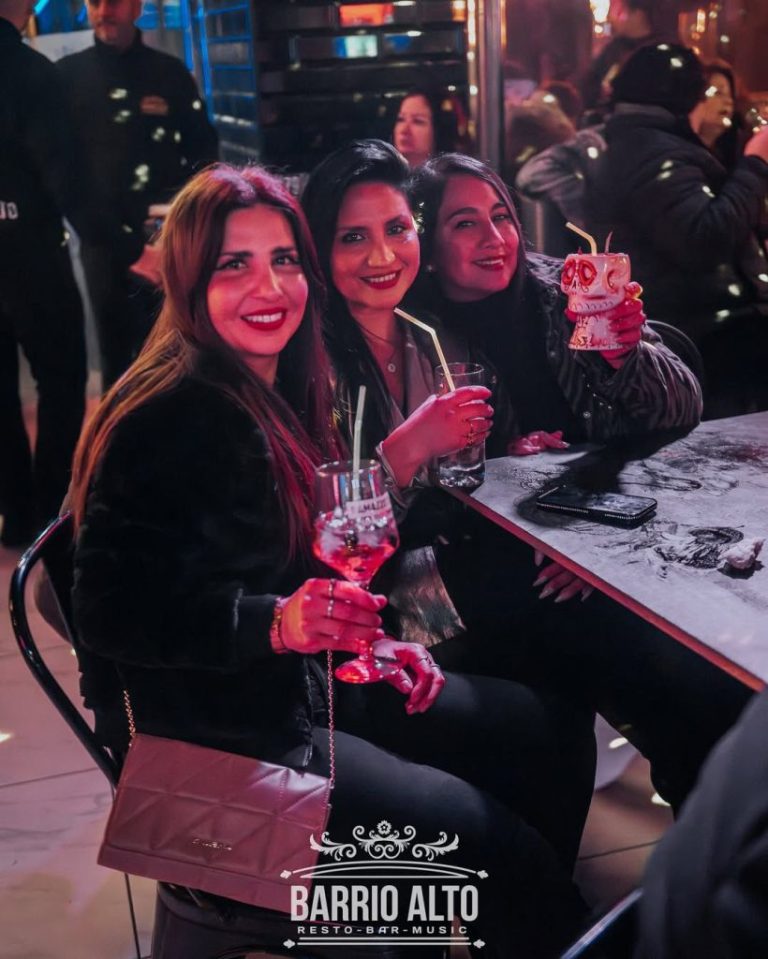 Barrio Alto sorprende con nueva cartelera de tributos musicales en Puente Alto