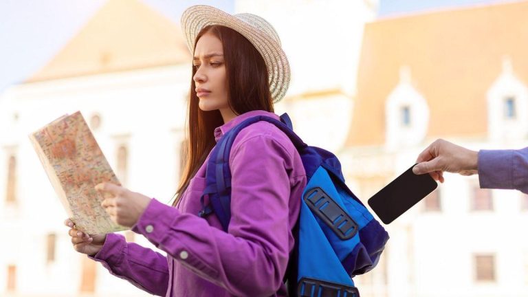 Protege tu móvil en verano: Consejos para evitar robos y asegurar tus datos personales en vacaciones. 2025-07-31T14:00:09.000Z.jpg