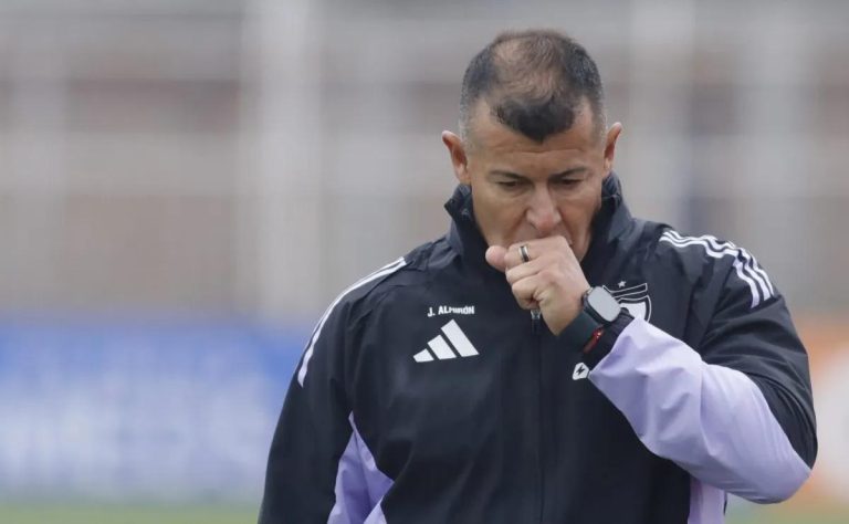 Almirón prueba dos onces en Colo Colo para el clásico en el Estadio Monumental 2025-08-14T23:48:17.000Z.jpg