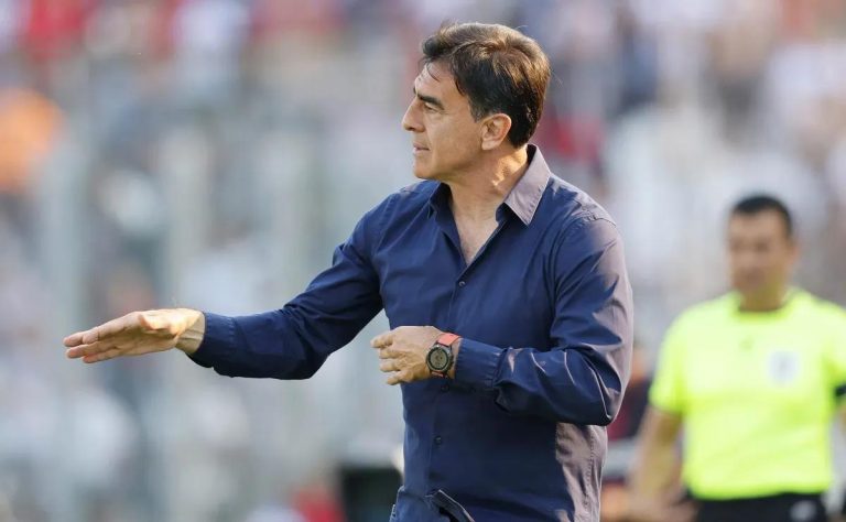 Gustavo Quinteros defiende a Claudio Aquino y pide cohesión en Colo Colo 2025-08-16T16:40:02.000Z.jpg
