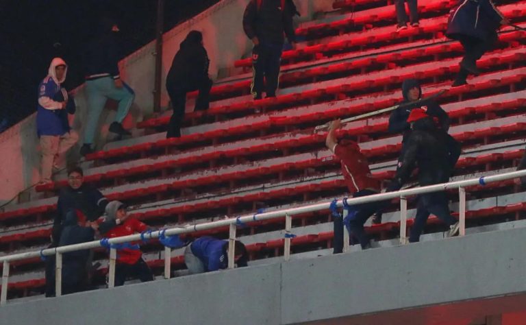 Universidad de Chile espera fallo de Conmebol tras suspensión en Avellaneda 2025-08-26T21:29:59.000Z.jpg
