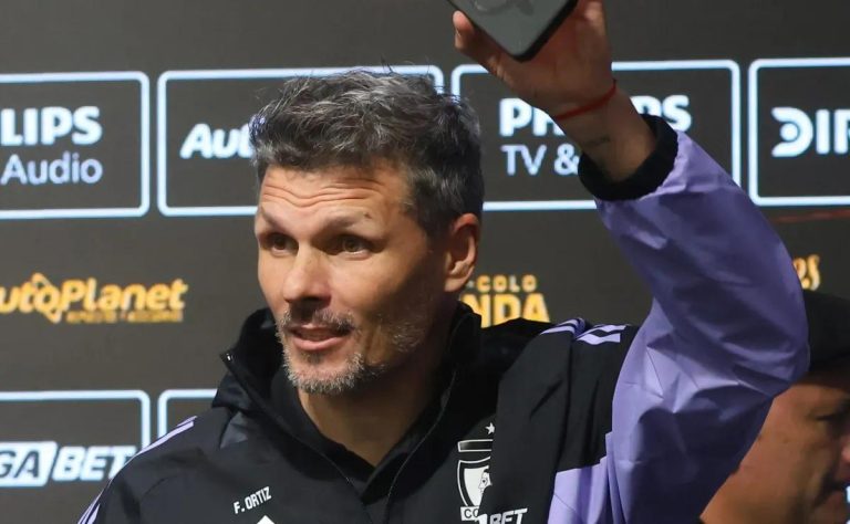 Fernando Ortiz, nuevo DT del Cacique, saluda a la prensa en el Estadio Monumental 2025-09-01T22:31:31.000Z.jpg