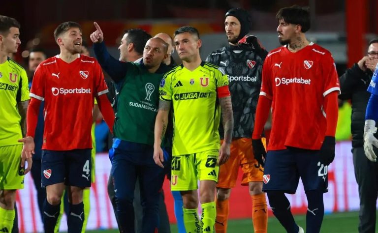 Universidad de Chile espera fallo de CONMEBOL por suspensión ante Independiente 2025-09-03T18:38:13.000Z.jpg