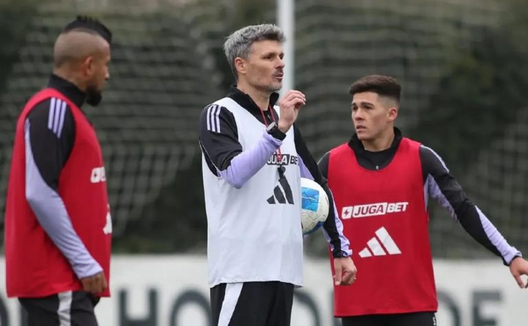 Fernando Ortiz podría dejar fuera a Salomón Rodríguez en Colo Colo 2025-09-03T19:19:35.000Z.jpg