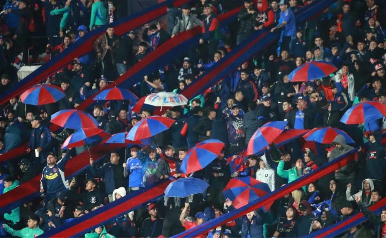 CONMEBOL sanciona a la hinchada de La U por siete partidos; club apela 2025-09-05T00:23:41.000Z.jpg
