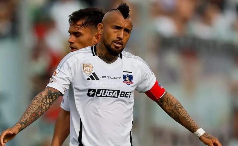 Arturo Vidal de Colo Colo critica a Inglaterra y enciende debate en el Monumental 2025-09-06T18:19:19.000Z.jpg
