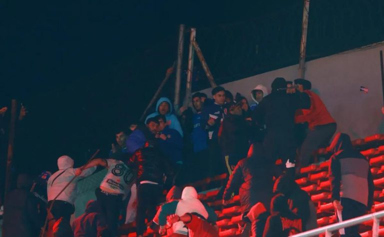 U de Chile viaja a la Copa Libertadores sin hinchada azul en Buenos Aires 2025-09-06T22:44:54.000Z.jpg