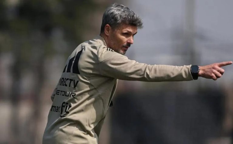 Fernando Ortiz prueba dos esquemas en Colo Colo y el Cacique afina la previa 2025-09-08T20:04:27.000Z.jpg