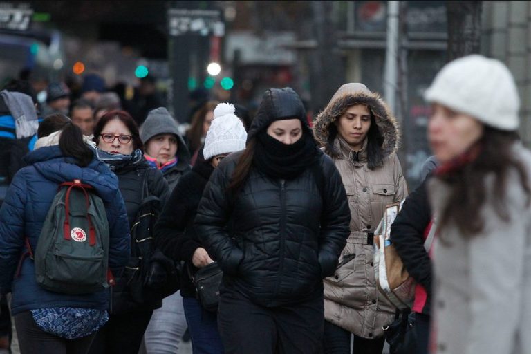 De cielos despejados a nubosidad: así cambiará el clima en Santiago desde este viernes