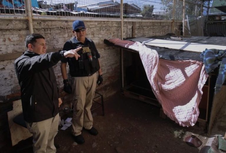 Municipalidad de Puente Alto informó desalojo de cancha y sede social en Población Carol Urzúa
