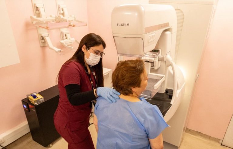 Puente Alto elimina lista de espera para mamografías y destaca este avance en el Mes de la Sensibilización sobre el Cáncer de Mama