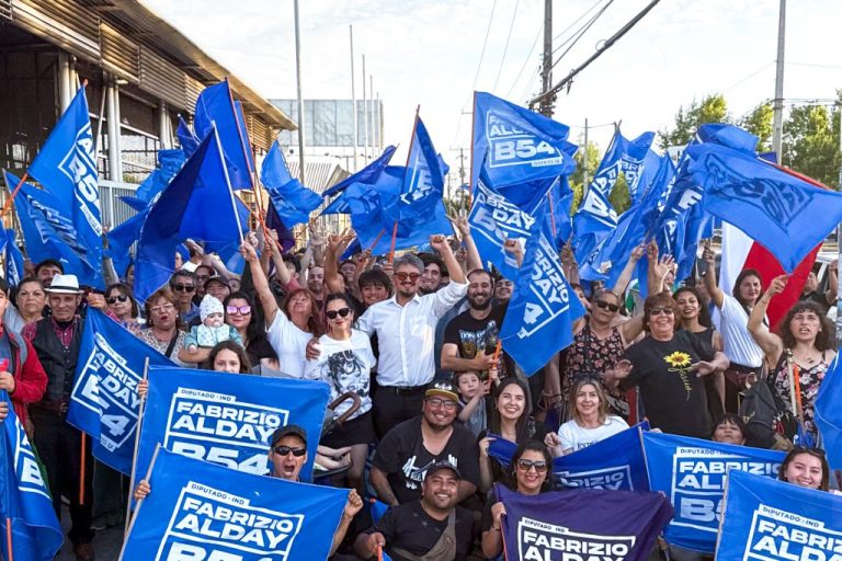 Con masivo banderazo, Fabrizio Alday cierra su campaña en Puente Alto
