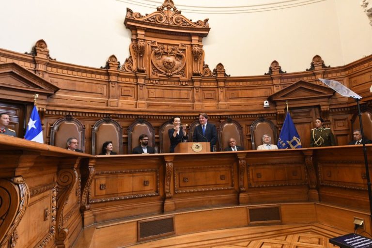 Gloria Ana Chevesich, primera mujer en presidir la Corte Suprema en 202 años Gloria Ana Chevesich, primera mujer en presidir la Corte Suprema en 202 años