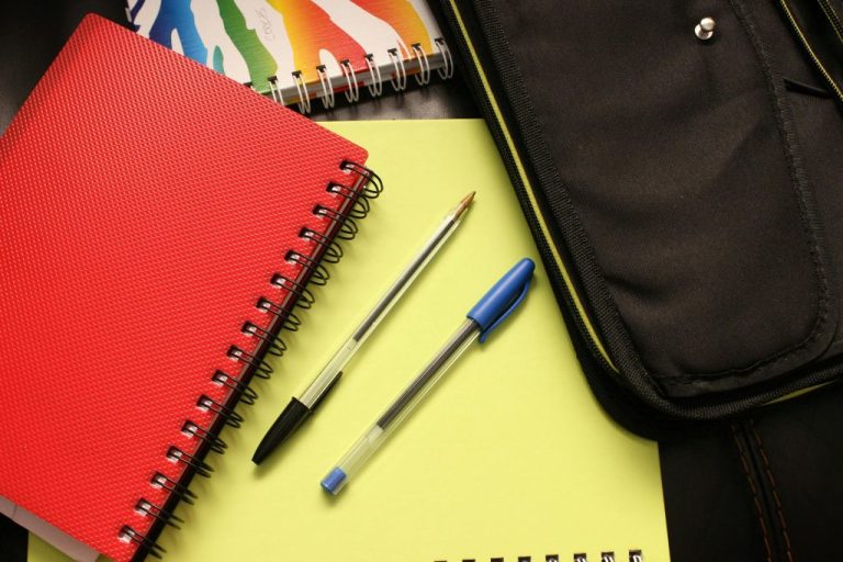 Municipalidad abre postulaciones para beneficio de uniformes y útiles escolares
