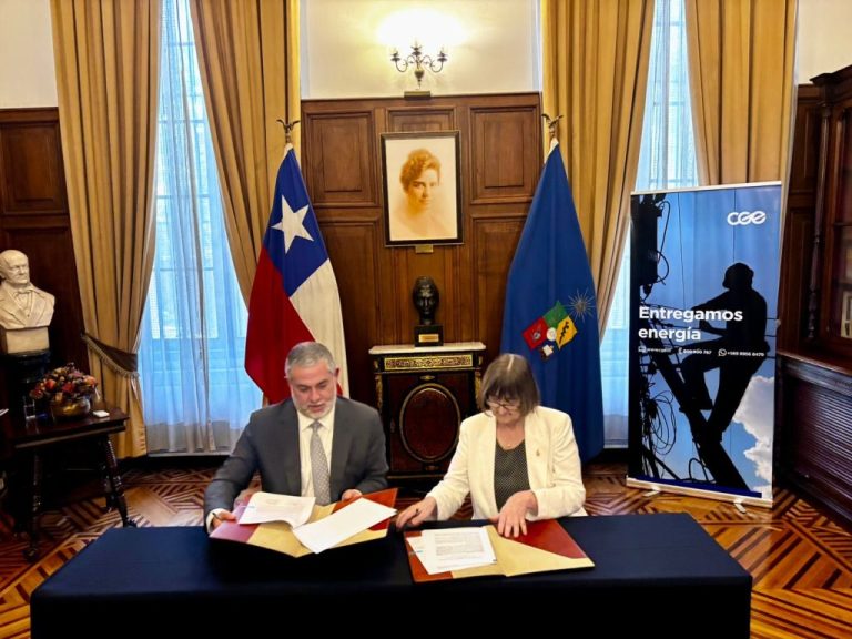 CGE y Universidad de Chile firman convenio que impulsa prácticas, becas, investigación y desarrollo tecnológico
