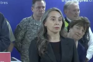 Polémica en balance por incendios: ministra Adriana Delpiano desconoce a intérprete de lengua de señas en transmisión oficial