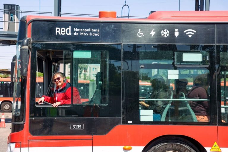 Red Movilidad alcanza cifra histórica de 2.402 mujeres conductoras en el transporte público