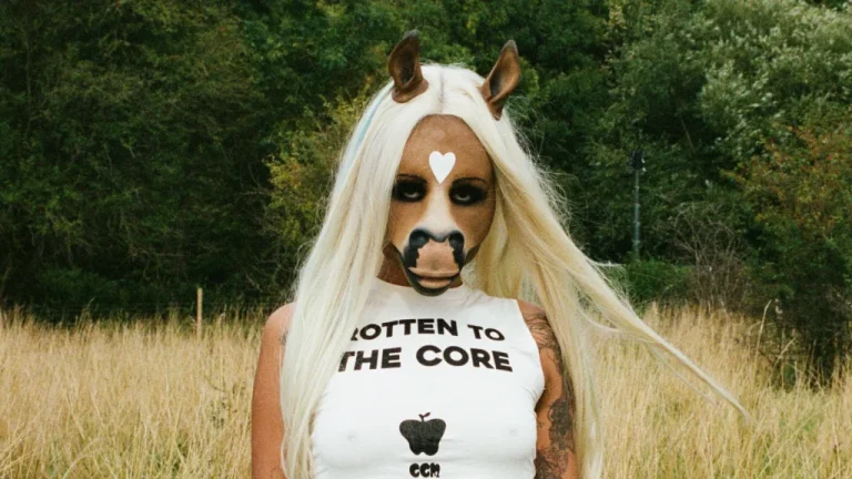 ¿Conoces a Horsegiirl? La DJ berlinesa que debutará en Lollapalooza Chile 2026