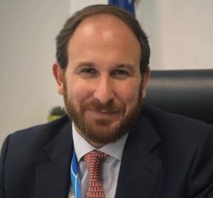 Alcalde de Huechuraba anuncia medidas para agilizar renovación de licencias de conducir