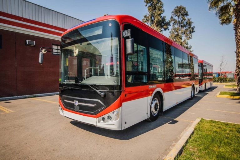 Región Metropolitana supera los 4 mil buses eléctricos y proyecta llegar a 4.400 en 2026