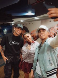 María Becerra presenta adelanto de “Sin Ropa” junto a Jere Klein y Lucky Brown en Casa Parlante Chile