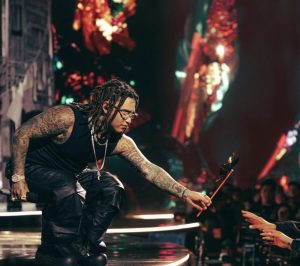 Pablo Chill-E reunió voces del género urbano chileno en “My Blood” durante su show en Viña 2026