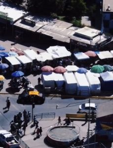 Operativo en Puente Alto: retiran comercio ambulante ilegal en las afueras del metro Hospital Sótero del Río