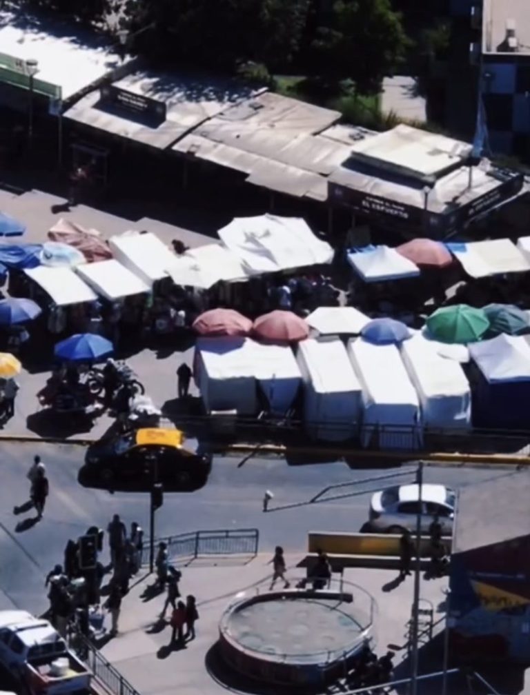Operativo en Puente Alto: retiran comercio ambulante ilegal en las afueras del metro Hospital Sótero del Río Operativo en Puente Alto: retiran comercio ambulante ilegal en las afueras del metro Hospital Sótero del Río