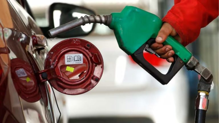 Inflación en Chile se dispara en marzo por alza de las bencinas: así impactará en la UF