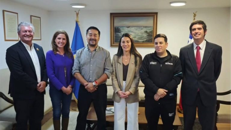 Alcaldes de la Provincia Cordillera se reúnen con la ministra de Educación para avanzar en traspaso a SLEP