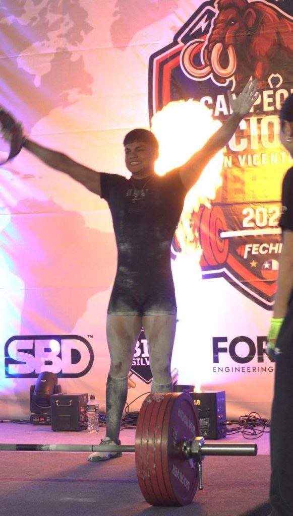Benjamín Vergara: el joven de Puente Alto que quiere conquistar el mundo en powerlifting