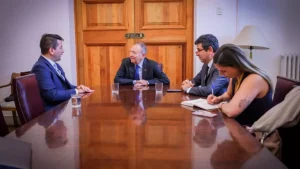 El histórico pacto entre el Gobierno y el PDG