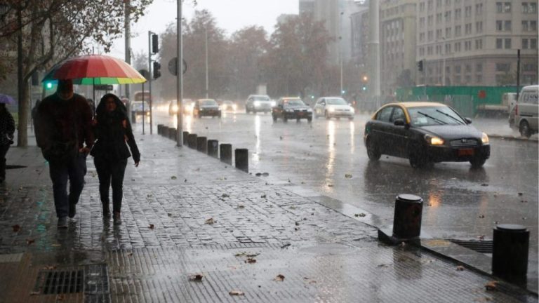 Lluvias regresan a la Región Metropolitana: proyectan hasta 20 mm en Santiago esta semana