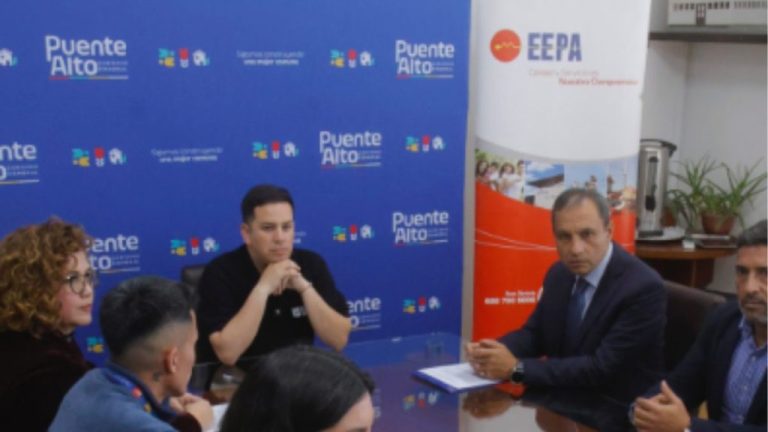 Municipalidad de Puente Alto y EEPA firman convenio para apoyar a familias con deudas eléctricas