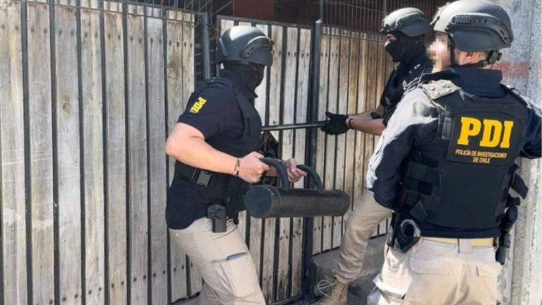 Allanamientos simultáneos en Puente Alto dejan 13 detenidos por microtráfico