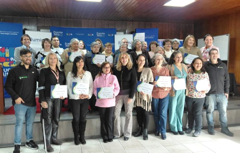 Puente Alto impulsa alfabetización digital para adultos mayores junto a CGE