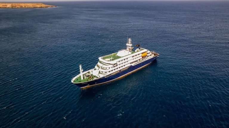 Dos chilenos quedan en aislamiento tras brote de hantavirus en crucero internacional