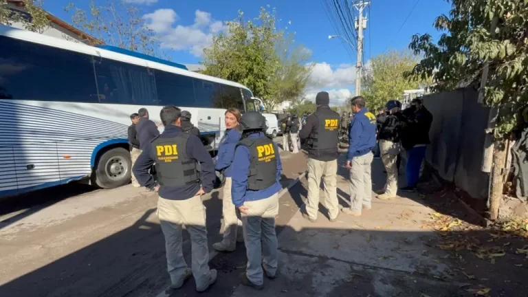 Megaoperativo en Puente Alto: fiscalizan tomas con más de 10 mil habitantes