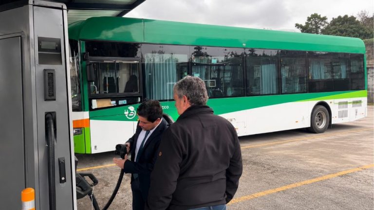 Seremi de Energía visita Pirque para conocer avances en electromovilidad e infraestructura energética