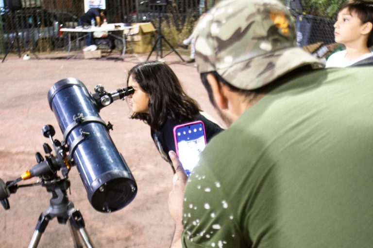 Astro Puente recorrerá distintos barrios de Puente Alto con jornadas de observación astronómica